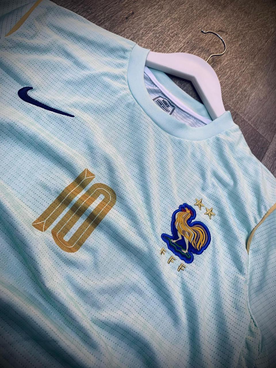 قميص فرنسا الاحتياطي 2026 – مبابي رقم 10 صورة 2